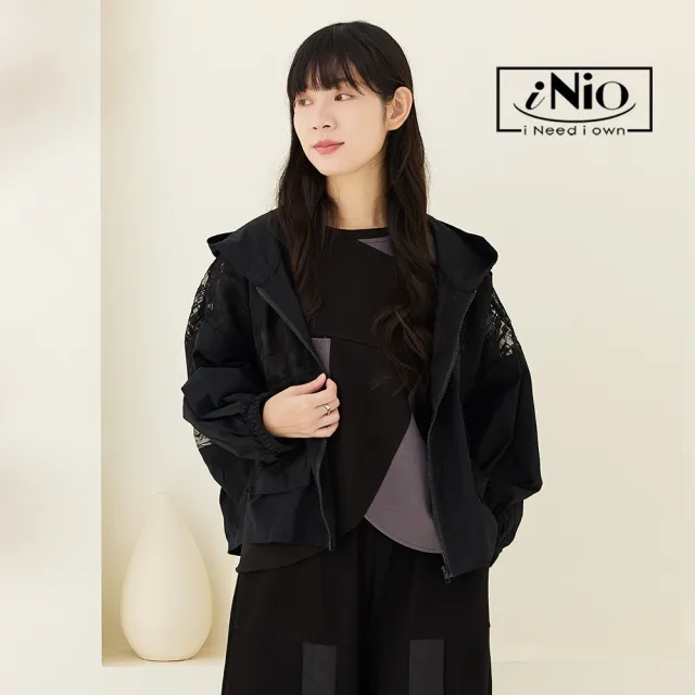 【iNio 衣著美學】帥氣個性翻領連帽外套 網紗壓紋拼接 微縮袖口外套(CEW4803)
