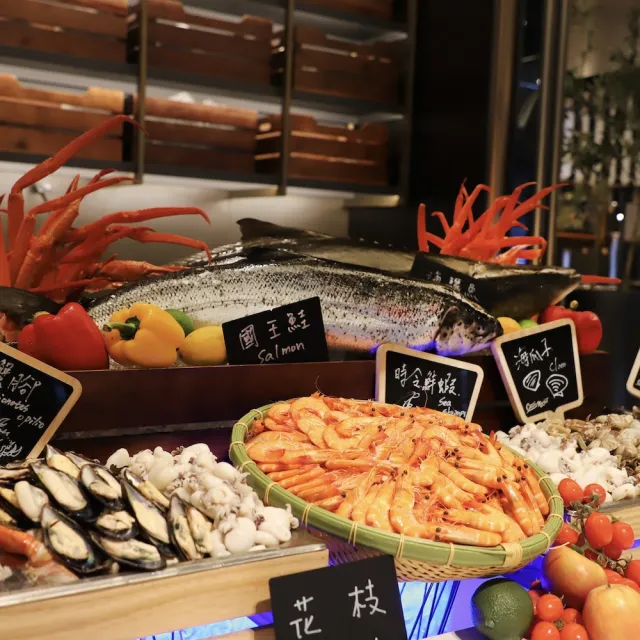 桃園和逸飯店|Cozzi Market逸·市集★平日午/晚餐吃到飽(假日+200)(歐享券)