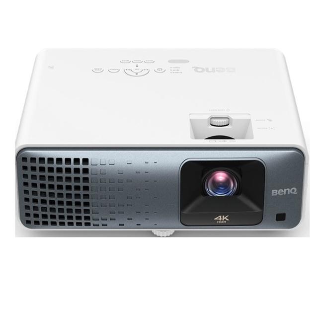 BenQ明碁 TK710STi 是一款家用劇院級4K超清投影機，支援4K Ultra-HD解析度，內建App與USB輸入功能，提供更便捷的使用體驗。採用雷射光源，燈泡壽命達20000小時，畫質清晰明亮，適閤家庭影院使用。白色系外觀設計，輕巧易攜，適合多種空間安裝。