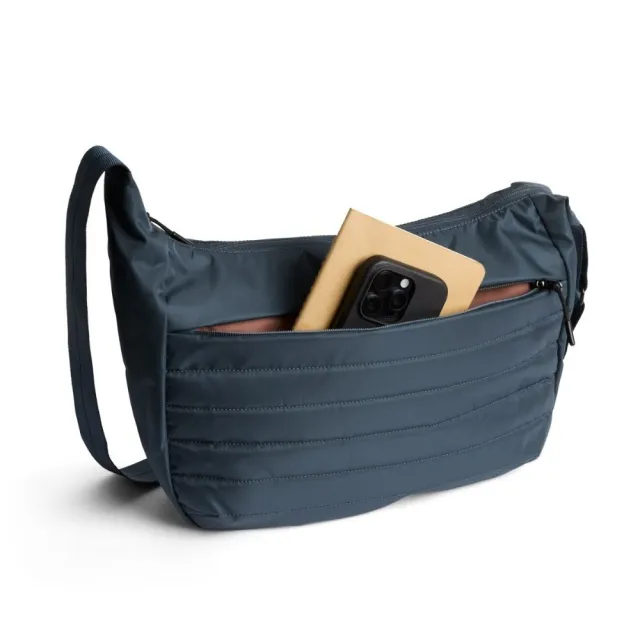 【Bellroy】官方直營 Laneway Crescent Bag 7L 城市半月斜背包(霧鎂藍/機能性/側肩包/輕便背包)