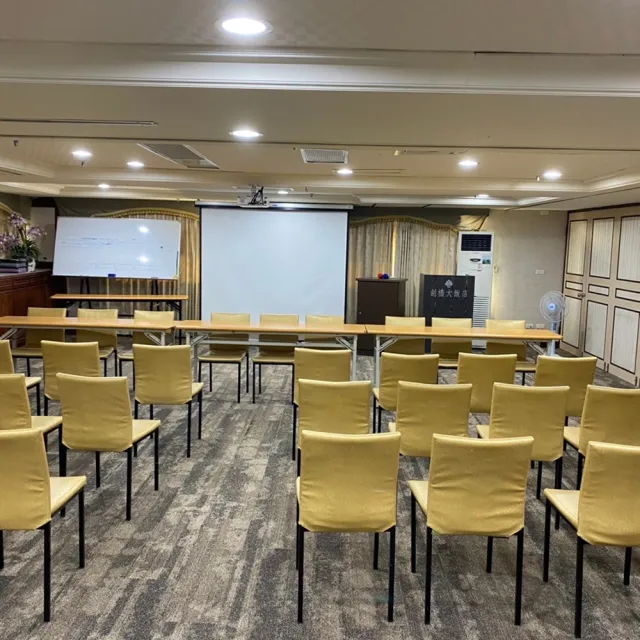 【台南劍橋大飯店】豪華雙人房/假日不加價(MO)
