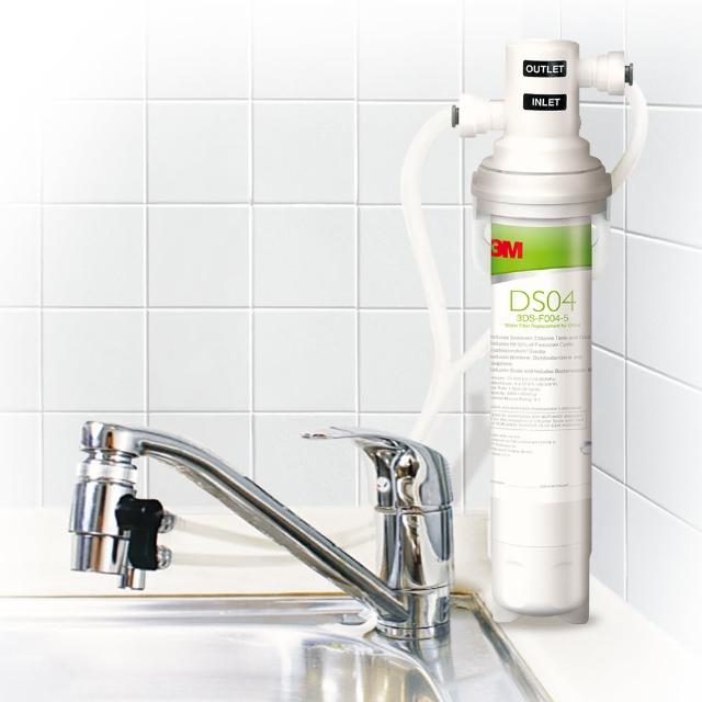  3M DS04 長效型DIY淨水器專用替換濾心（型號：3DS-F004-5），2入組設計，提供總濾水量高達4000公升，每分鐘最大流速1.9公升。高效濾芯採用先進過濾技術，適閤家庭DIY淨水器使用，直徑4.2 x 高24 cm，重量約197g，臺灣製造，確保飲用水安全潔淨。新品瑕疵保固，讓您輕鬆更換，維持優質淨水效能。 