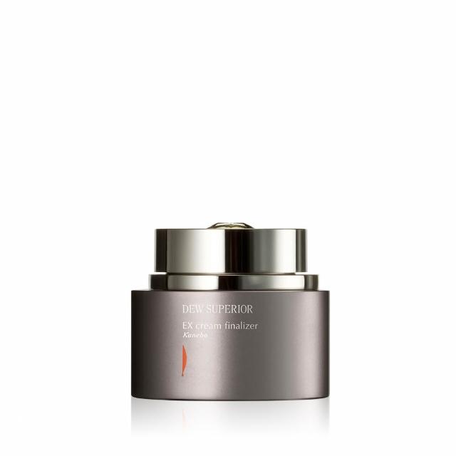 Kanebo佳麗寶 立體膠原活膚霜 Kanebo佳麗寶 DEWS EX立體膠原活膚霜晶抗皺保溼頂級限量組,為日本原裝專櫃公司貨,專為臉部與眼部設計。富含膠原蛋白與活膚晶成分,能有效改善肌膚紋路、提升保溼度,讓肌膚更年輕緊緻。適合所有膚質使用,是抗老保養的必備產品。