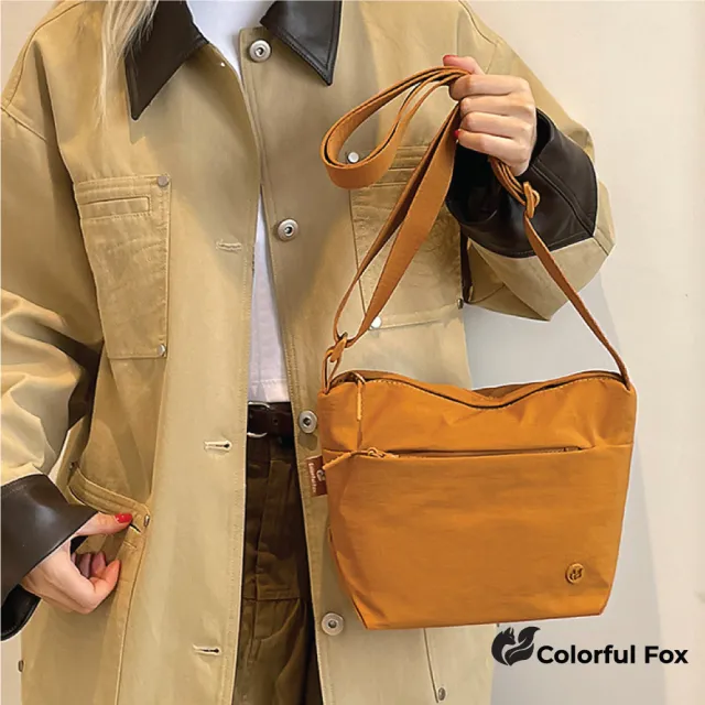【Colorful Fox】休閒百搭輕便防水多層單肩包 斜跨包(灰/黃/綠/橘/藍/紫/黑)