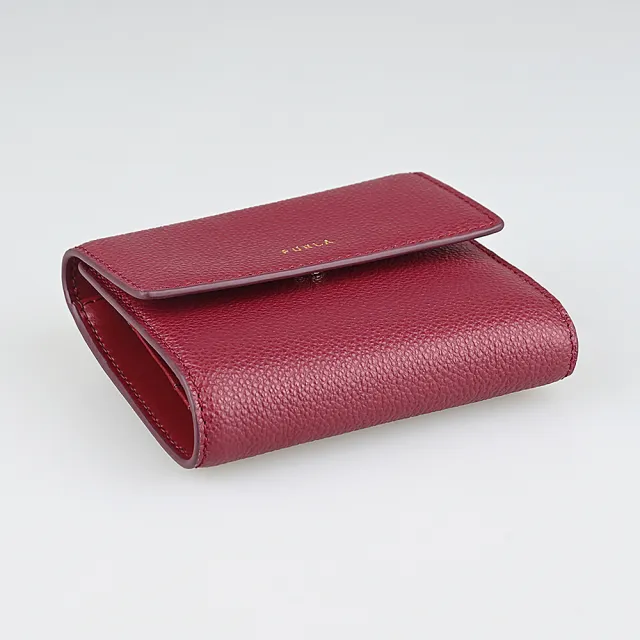 【FURLA 芙拉】FURLA Goccia燙金字LOGO小牛皮6卡壓釦式三折短夾(中/櫻桃紅)