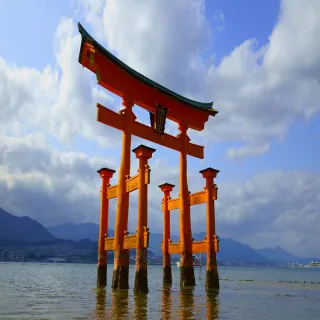 【喜鴻假期】【台中出發．岡山廣島四國５日】道後溫泉、嚴島神社、倉敷美觀、溪谷遊船、無自理餐