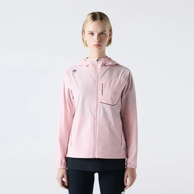 【DESCENTE】外套 女 運動連帽外套 快排 TOUGH WOVEN MOTION FLOW HOODED WINDBREAKER 粉 SQ323RWB82-LPNK