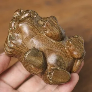 【LEESA】綠檀木工藝品\招財老虎擺件\家居擺飾\桌面裝飾\原木工藝品\檀木擺設\擺件\裝飾品\老虎木雕\