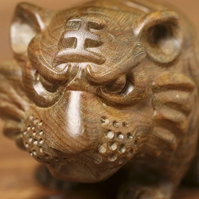 【LEESA】綠檀木工藝品\招財老虎擺件\家居擺飾\桌面裝飾\原木工藝品\檀木擺設\擺件\裝飾品\老虎木雕\