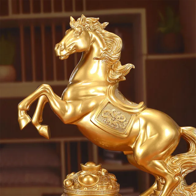 DYT】32CM高檀木色立馬發財擺件(馬擺飾/馬年/吉祥物/生肖擺件/樹脂擺件