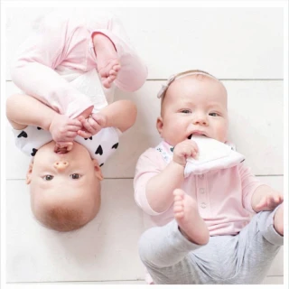 【Glitter&Spice】有機棉雙面二合一啃啃兜(固齒器口水巾 圍兜 有機棉)