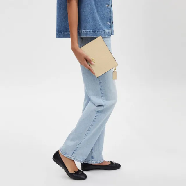 【COACH】蔻馳官方直營 SLIM纖巧型斜背包 側背包 斜挎包 手拿包-IM/象牙白色(CR237)