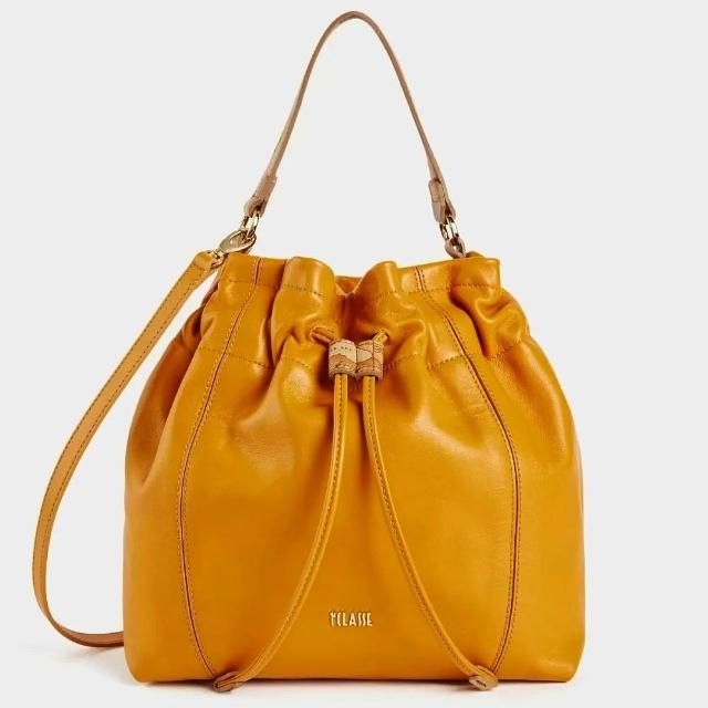 【Alviero Martini】義大利地圖包 柔軟小牛皮水桶包26cm(薑黃色)