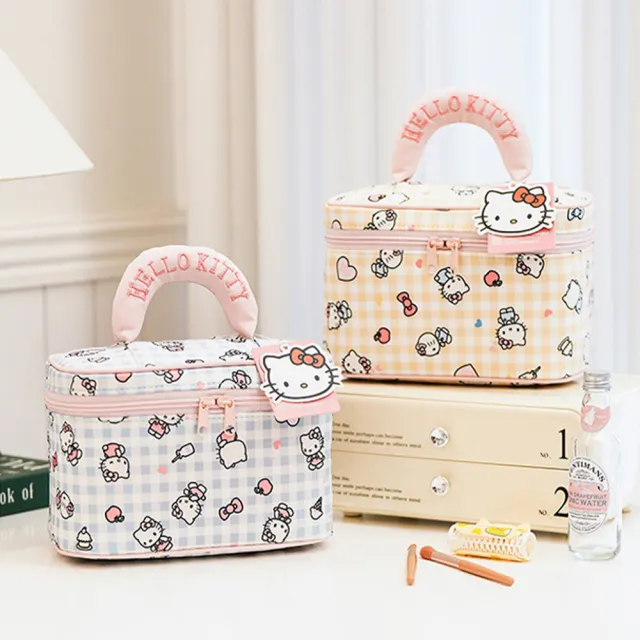 【SANRIO 三麗鷗】雙11 滿版凱蒂貓手提立體大容量化妝包盥洗包