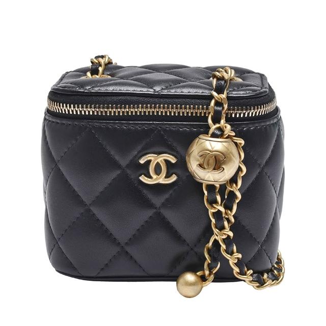 【CHANEL 香奈兒】經典雙C LOGO小金球菱格小羊皮拉鍊斜背小方包(黑AP1447L-BLK-GPN)
