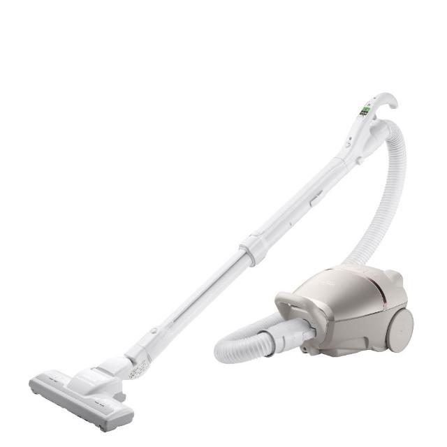  HITACHI 日立 CVKP90GT 圓筒式吸塵器，採用日本原裝進口設計，金色系時尚外觀，有線穩定運作，紙袋型集塵方式輕鬆處理灰塵。尺寸僅 351x236x202mm，本體重量 2.9kg（含配件 4.6kg），適合臺灣 110V 電壓使用，1 年保固並具 BSMI 認證 R31270。強勁吸力，高效清潔家居，理想的日立吸塵器選擇。 