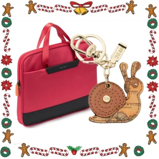 【Alviero Martini】義大利地圖包 蝸牛吊飾鎖圈 + CAMPO MARZIO 13吋輕量尼龍筆電包-桃紅(聖誕 交換禮物)