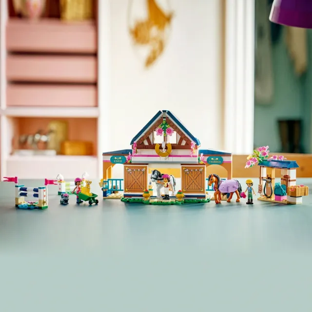 【LEGO 樂高】Friends 42688 馬廄和馬術學院(動物玩具 扮家家酒 積木 玩具)