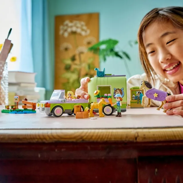【LEGO 樂高】Friends 42695 馬兒和幼馬拖車(玩具車 扮家家酒 積木 玩具)