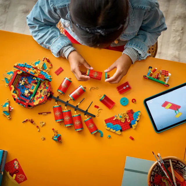 【LEGO 樂高】節慶系列 80118 迎福鞭炮(新年賀禮 馬年禮物 居家擺設 玩具)