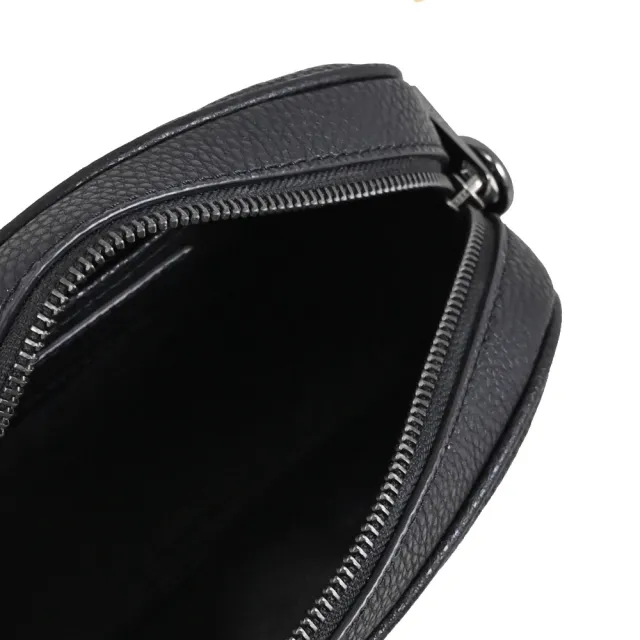 【MARC JACOBS】簡約金屬轉釦LOGO前口袋鏈帶斜背包(黑釦)