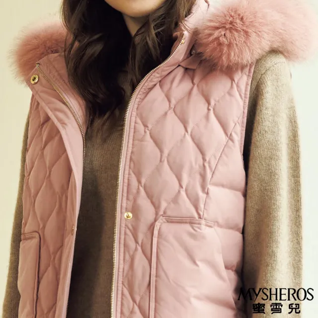 【MYSHEROS 蜜雪兒】菱格絎縫拉鍊開襟背心 狐狸毛連帽金釦(粉)