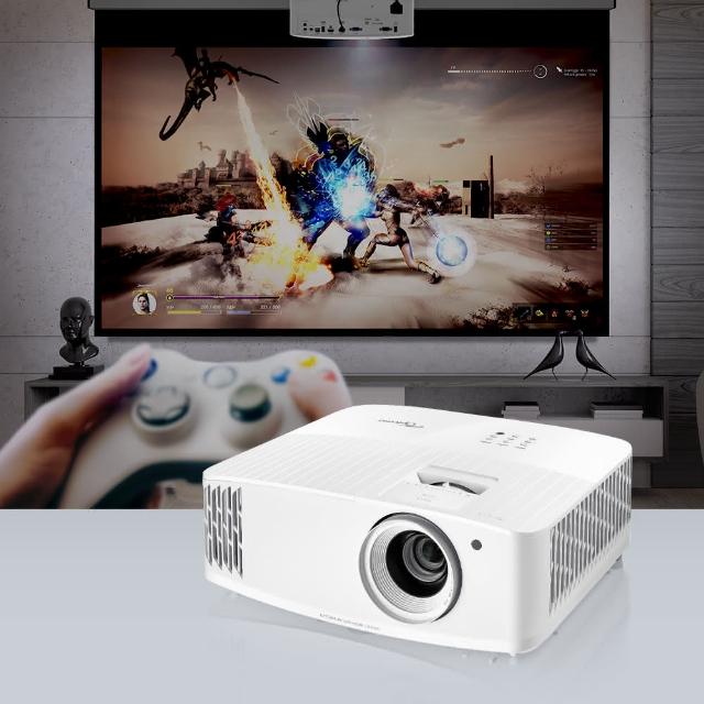 Optoma奧圖碼 UHD33 OPTOMA 奧圖碼 UHD33 是頂級 4K UHD 家用劇院投影機,具備 3600 流明高亮度、1,000,000:1 超高對比,提供 33~300 吋巨型畫面。支援側投功能、REC709 色域準確還原,減少噪音設計讓觀影更沉浸。內建喇叭、HDMI 介面,燈泡壽命長達 15,000 小時,適閤家庭娛樂與專業使用。產地中國,尺寸 31.5 x 27 x 11.5 cm,重量 4.2 kg,享三年保固(需註冊),BSMI 認證 R39833。