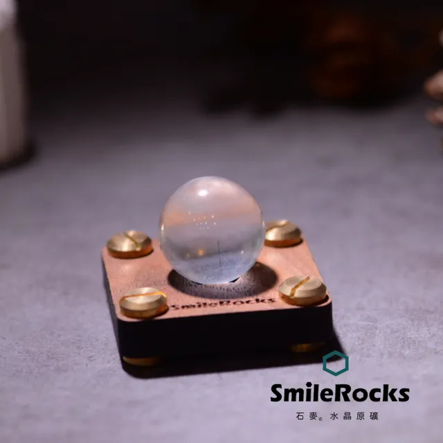 【SmileRocks 石麥】石麥水晶原礦 藍髮晶小球 直徑2.3cm SmilePAD 4.5X4.5cm 2000優購 No.05124260101
