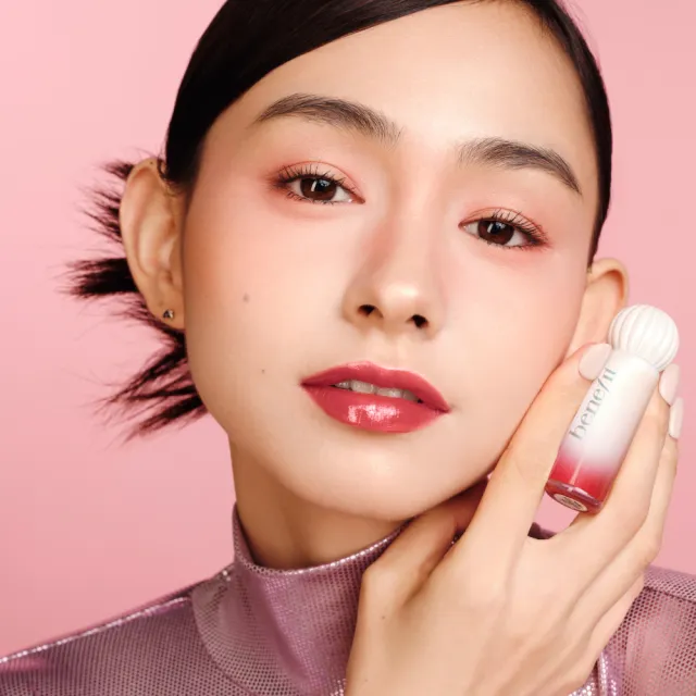 【benefit 貝玲妃】一濺鍾情唇采露(水光唇釉/超持妝/ 新品)