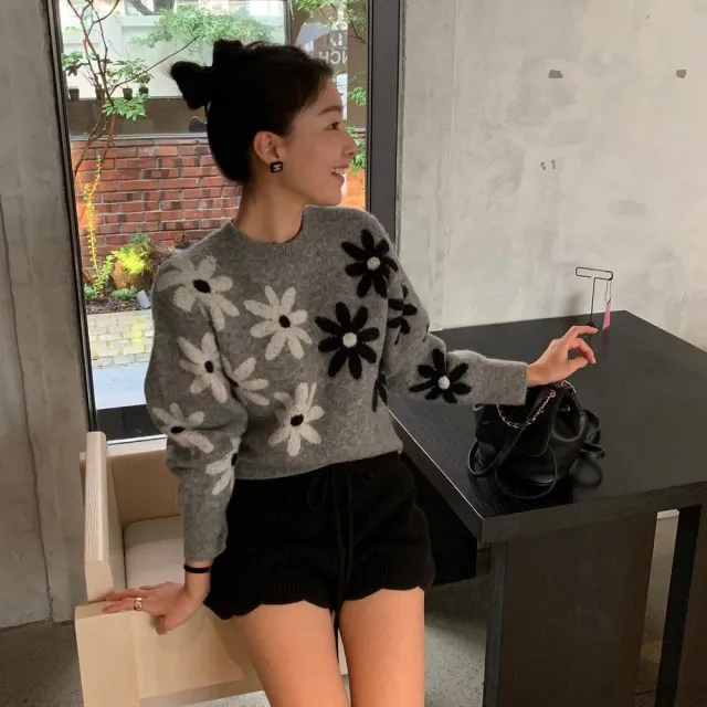 【AS 梨卡】女裝 毛衣 針織 上衣 圓領針織 花朵圖案 秋冬毛衣 顯瘦毛衣 保暖針織 ES044
