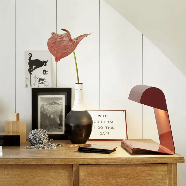 【北歐櫥窗】Vitra Lampe de Bureau 金屬檯燈（東洋紅、110V）