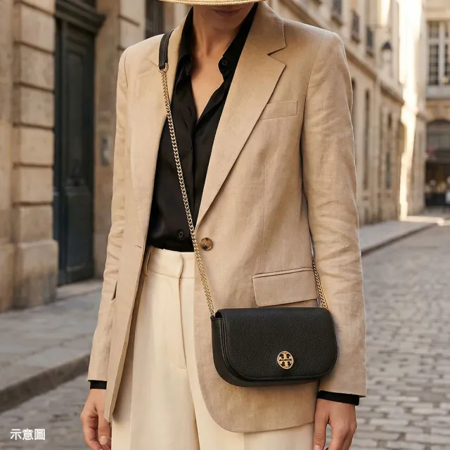 【TORY BURCH】TORY BURCH Chelsea雙T金字LOGO粒面牛皮翻蓋6卡磁釦式斜背包(黑)