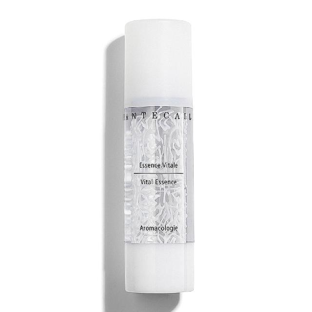 CHANTECAILLE香緹卡花妍活膚精華液，富含天然植物精華與營養成分，專為肌膚修復與保濕設計。輕盈質地易吸收，提供深度滋養，改善肌膚暗沉與乾燥，讓肌膚煥發健康光采。無酒精配方，適合敏感肌使用，是日常保養的完美選擇。