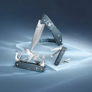 【VICTORINOX 瑞士維氏】2026限量鋁合金冰川藍 折疊式獵刀/136mm(0.9415.L26)