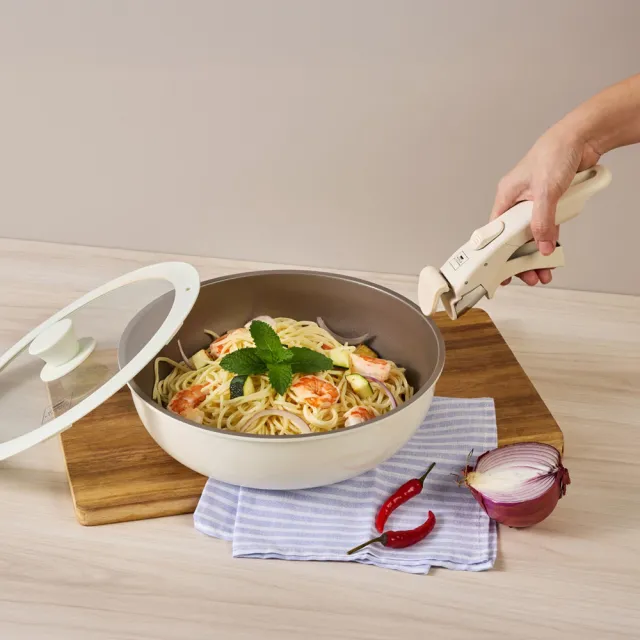 【CorelleBrands 康寧餐具】WORLD KITCHEN 鑄造鈦不沾鍋具六件組(18cm湯鍋+蓋/20cm平煎/26cm深煎+蓋/手柄)