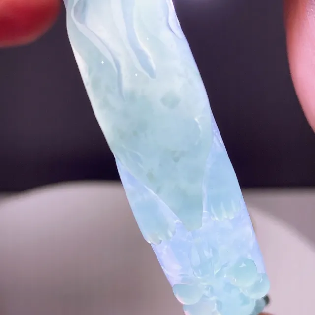 【玉我翡翠】翡翠手鐲 冰瓜九尾雕刻鐲 手圍16.8mm M56192 瓜地馬拉A貨翡翠(台灣權威認證證書/天然A貨翡翠)