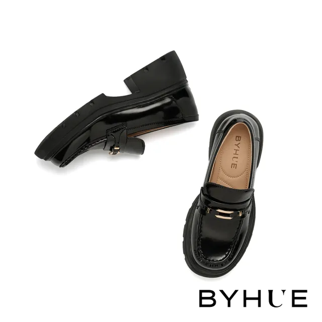 【BYHUE】別致時尚金屬釦寬帶開邊珠牛皮樂福軟芯厚底鞋(黑)