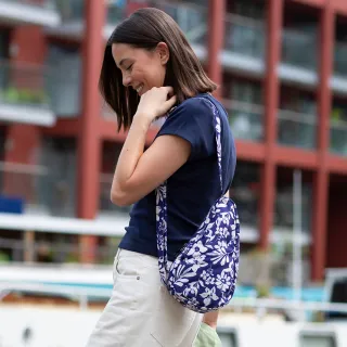 【HEALTHY BACK BAG】官方直營-印花系列RECYCLED PRINT SLING 斜背包-原野藍 男包 女包 側背包 斜背包