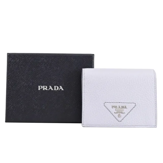 【PRADA 普拉達】經典三角LOGO荔枝牛皮對折扣式零錢短夾(淺灰藍)