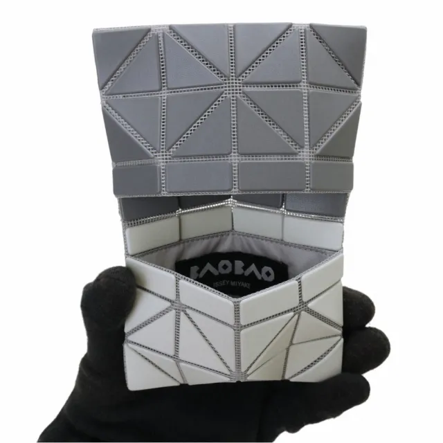 ISSEY MIYAKE 三宅一生】幾何方格3x4名片夾(泥灰x奶白)霧面- momo購物