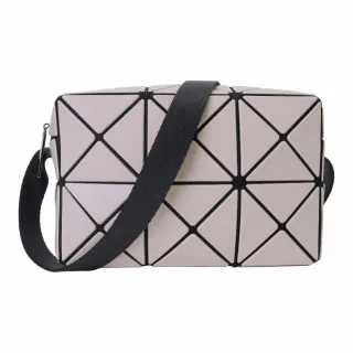 【ISSEY MIYAKE 三宅一生】幾何皮質立方肩/斜背包(霧面卡其米)mini