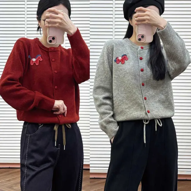 【my stere 我的時尚秘境】雙11 紅釦圓領小馬開襟上衣 兩色可選 羊毛開襟衫 羊毛上衣 羊毛毛衣