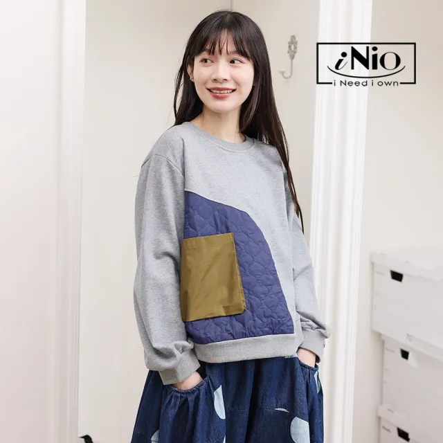 【iNio 衣著美學】寬鬆舒適撞色拼接長袖上衣 異材質單側拼接 立體口袋 落肩剪裁 圓領長袖棉T CEW1881