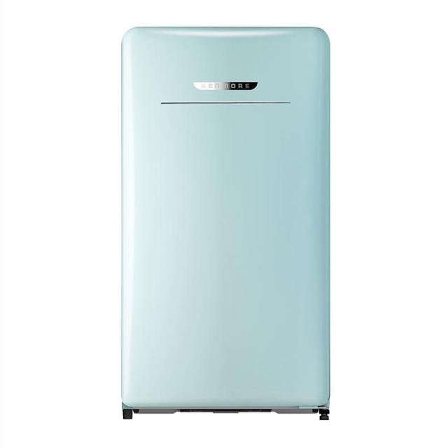  Kenmore楷模 99098 為GE奇異品牌綠色系單門冰箱，實際容量130公升，適合小型家庭使用。尺寸高92cm x 寬49cm x 深58cm，重量30kg，定頻馬達，右開門設計，耗電量180kWh達能源效率第5級，使用環保冷媒134a。產地墨西哥，電壓110V/60Hz，全機保固1年、壓縮機保固5年，含基本安裝服務，BSMI許可字號T39084。 