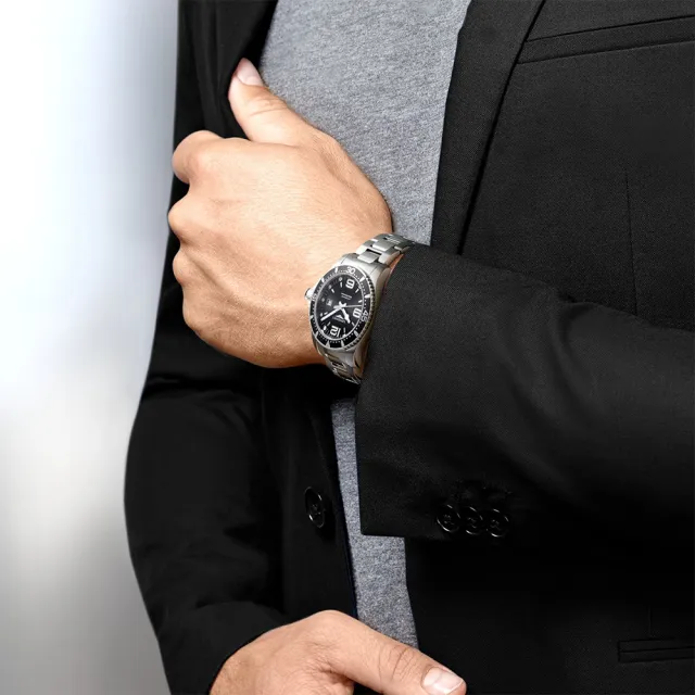 【LONGINES 浪琴】黑水鬼 Conquest 征服者300米潛水64小時動力儲存機械錶-黑/44mm(L3.841.4.56.6)