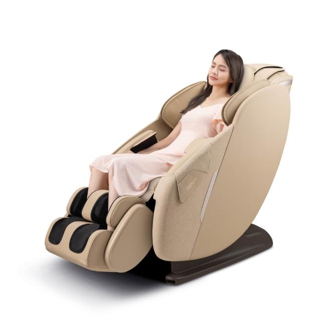  OSIM 大天王 OS-8210 按摩椅，採用滾輪式按摩技術，針對肩部、背部、小腿及足底提供舒緩按摩，內建溫熱功能促進血液迴圈。配備有線遙控器，方便操作，插電式電源設計。本體尺寸74x122x115cm，重量約81kg，具BSMI認證（CI3B1062900482），2年保固。顏色選擇棕色系或紫色系，產地中國，為個人衛生用品，一經拆封使用將影響退貨許可權。無贈品，適閤家庭日常使用，提升舒適生活。 