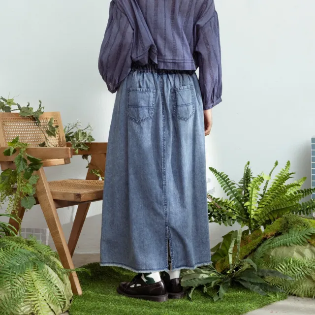 【MOSS CLUB】雪花洗水感後開衩下擺抽鬚牛仔裙 藍 黑