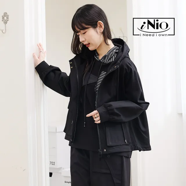 【iNio 衣著美學】層次拼接抽繩連帽長袖外套 立體層次 微立領 束口袖連帽夾克 CEW4826