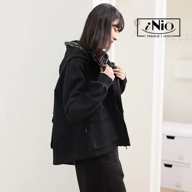 【iNio 衣著美學】層次拼接抽繩連帽長袖外套 立體層次 微立領 束口袖連帽夾克 CEW4826