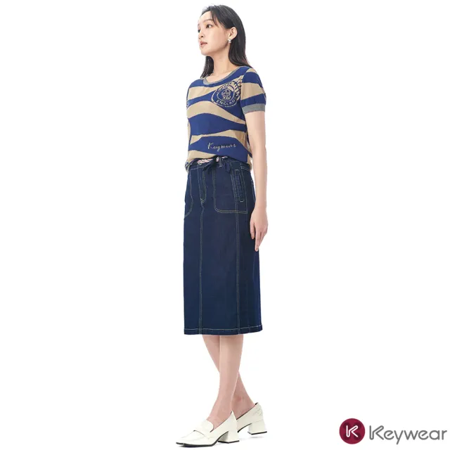 【KeyWear 奇威名品】圓領毛巾繡提花圖案合身針織上衣